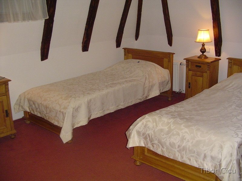 postele-stolky-07.jpg